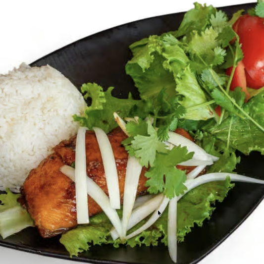 15. Cơm X&agrave;o Tỏi C&aacute; Salmon Roti