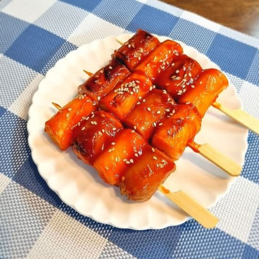 Rice Cake & Sausage Skewers (4 pcs)