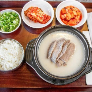 Brisket Soup, Ox-Bone Base (Seolong Tang)