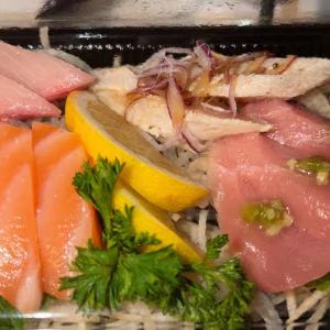 Sashimi Alpha (12 pcs) (Lunch)