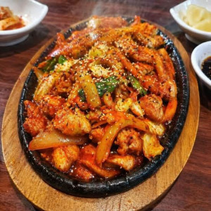 67. Spicy Chicken Bulgogi Hot Plate