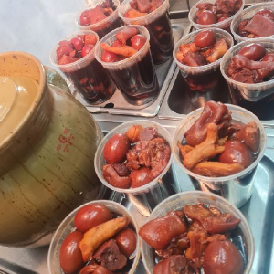 13. Pork Knuckles and Ginger Stew / 八珍甜醋豬腳薑