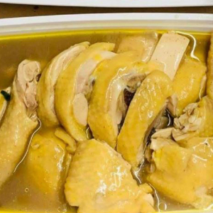 2. Steamed Chicken with Sand Ginger Sauce / 上湯沙薑雞