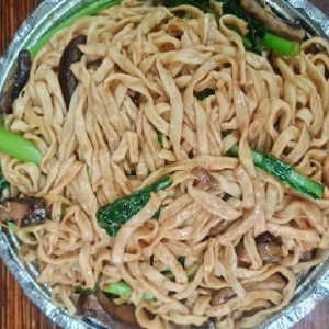 14. Brasied E-Fu Noodles with Mushroom & Vegetable / 北菇伊麵