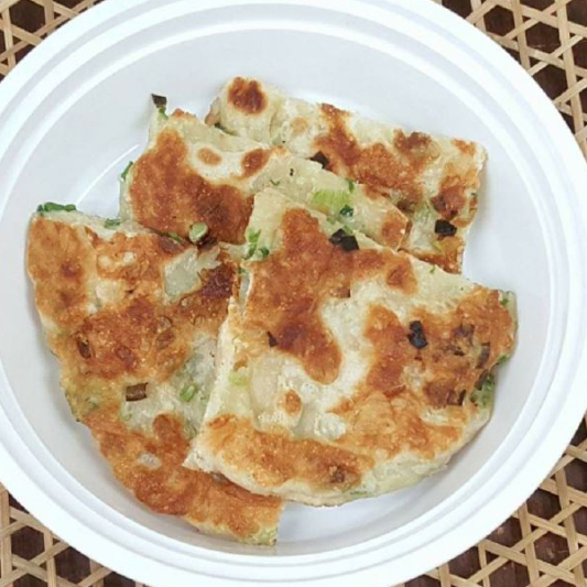 3. Traditional Scallion Pancake / 傳統蔥油餅
