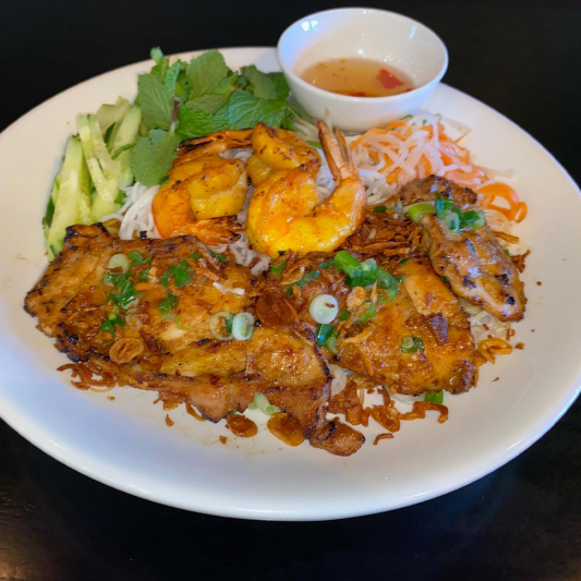 L6. B&uacute;n T&ocirc;m G&agrave; Nướng
