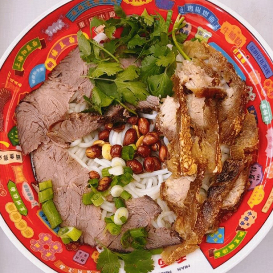 Crispy Pork Belly & Beef Shank Rice Noodles 脆皮锅烧+牛腱米粉