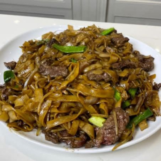 Rice Noodles with Beef and Soy Sauce