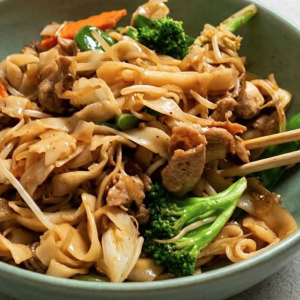 White Noodles Stir-Fried with Beef and Mixed Vegetables