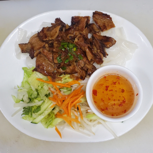 Steamed Rice Noodles with Grilled Pork 越式燒肉粉皮