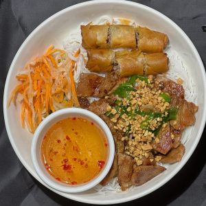 Grilled Pork & Egg Rolls with Vermicelli 燒肉.春卷檬