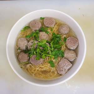 Beef Ball Noodle Soup 牛丸湯