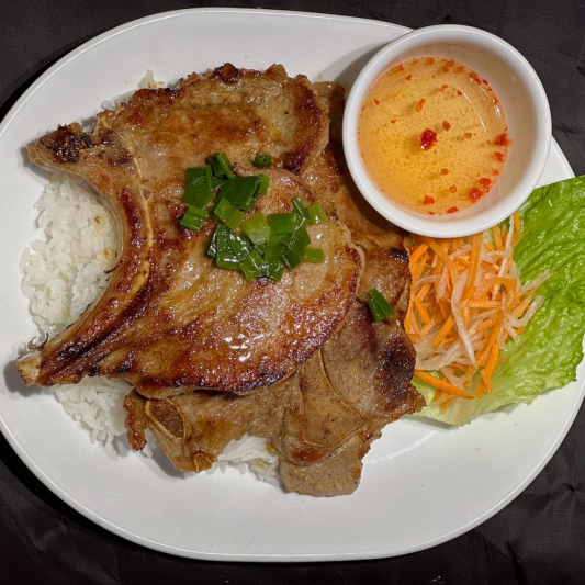 Grilled Pork Chop over Rice 越式肉扒飯