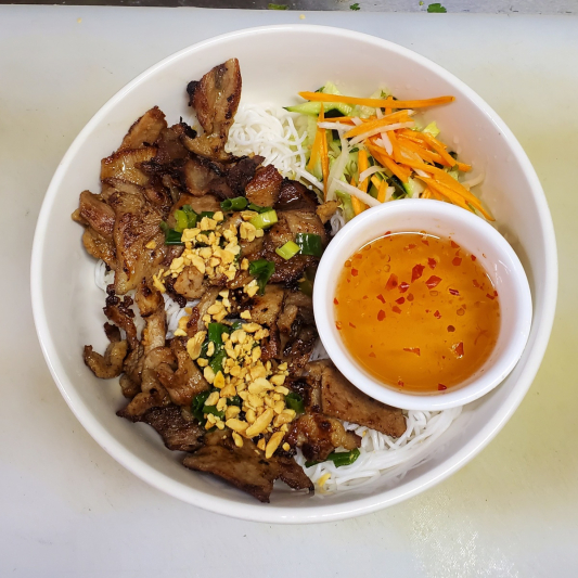 Grilled Pork with Vermicelli 燒肉檬