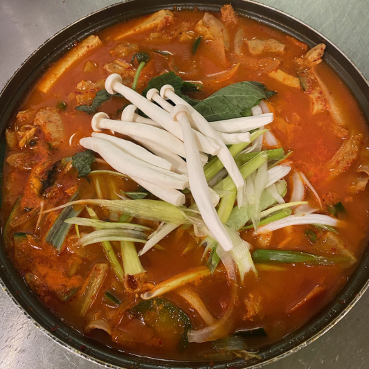 8. Spicy Beef Tripe Hot Pot / 곱창전골