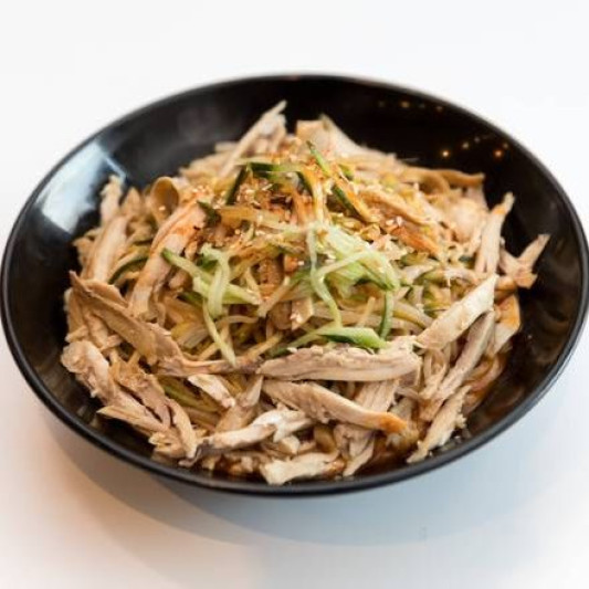 Cold Chicken Noodles with Sesame Sauce / 麻酱鸡丝凉面