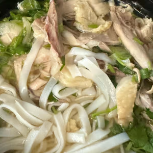 P002. Phở G&agrave; X&eacute;