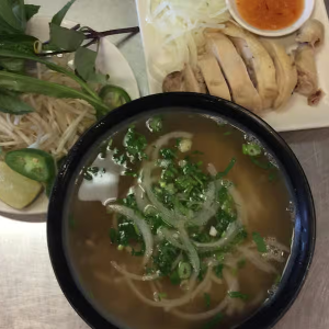 P001. Phở G&agrave; Dặc Biệt
