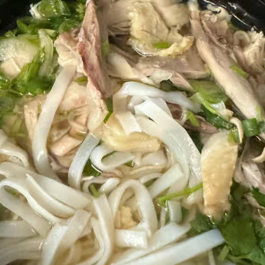 P002. Phở G&agrave; X&eacute;