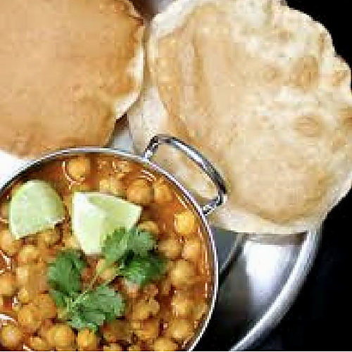 Chole Poori (2 pcs)