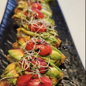 Avocado Crispy Rice Roll (8 pcs)