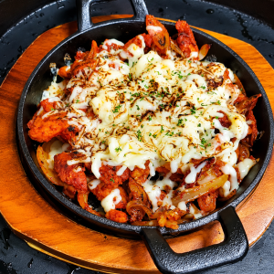 Spicy Chicken with Mozzarella Cheese 치즈불닭