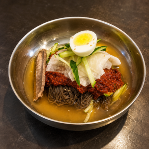 Cold Noodles with Spicy Sauce 칡 비빔냉면