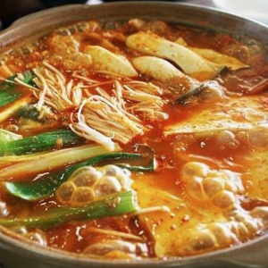 Kimchi Hot Pot (2-3 Servings) 김치전골