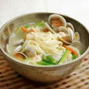 Noodle Soup with Seafood 해물칼국수