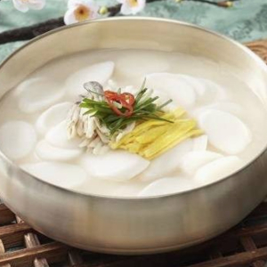 Korean Rice Cake Soup 떡국