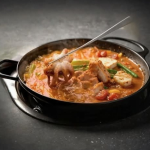 Small Octopus and Beef Small Intestine Hot Pot (2-3 Servings) 주꾸미곱창전골