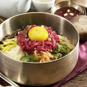 Korean Beef Tartare Bibimbap 육회비빔밥