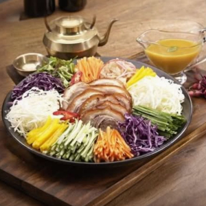 Cold Pork Feet with Vegetables 족발냉채