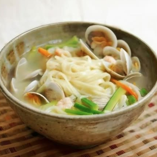 Noodle Soup with Seafood 해물칼국수