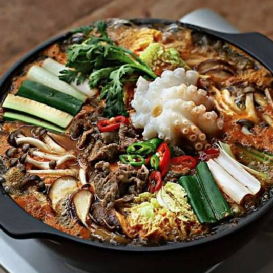 Beef Bulgogi and Octopus Hot Pot (2-3 Servings) 불낙전골