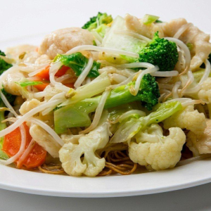 N8. Mixed Vegetables with Chicken on Fried Egg Noodles