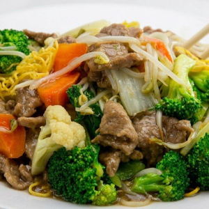 N7. Mixed Vegetables with Beef on Fried Egg Noodles