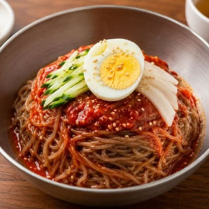 Cold Noodles (비빔냉면) / 凉拌面