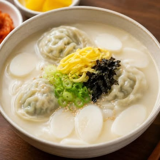 Dduk Mandoo Guk / 韩式传统年糕馄饨汤