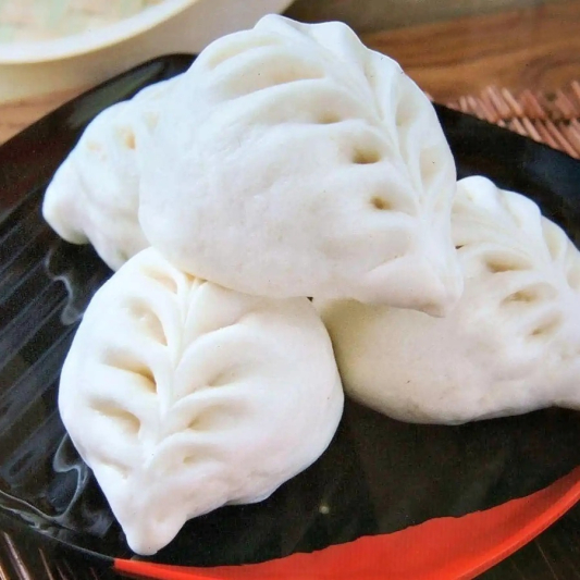 6. Vegetable Dumpling (야채 왕만두)