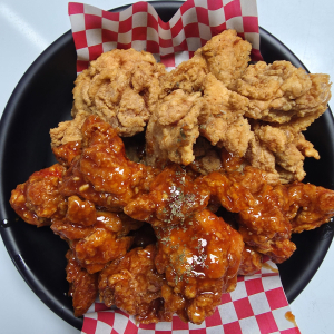 Daebak Chicken 후라이드, 반반, 양념 치킨