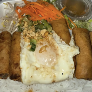 V1. Vermicelli with 4 Egg Rolls