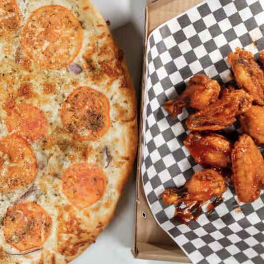 Medium Pizza & Wings (10 pcs)