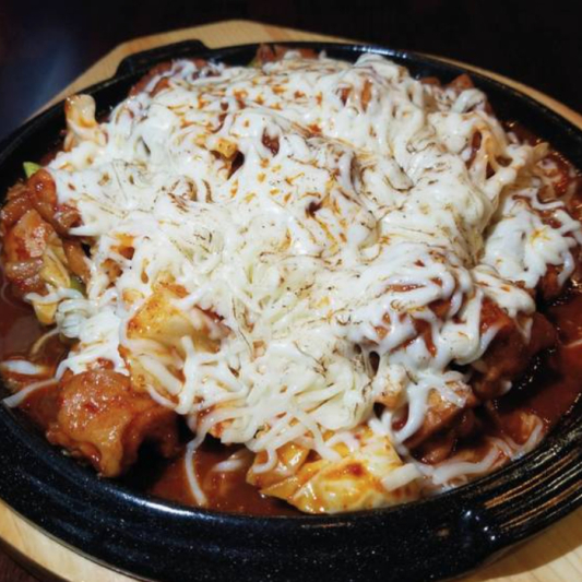 Spicy Cheese Braised Chicken / 순살치즈닭갈비