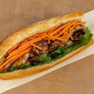 Banh mi au poulet grill&eacute;