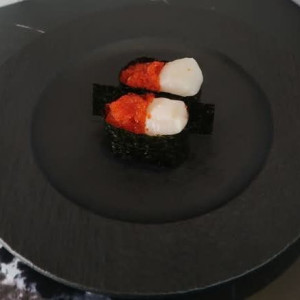 Rising Sun Sushi (2 pcs)