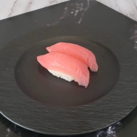 Red Tuna Sushi (2 pcs)