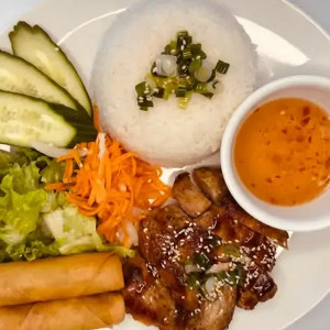 27. Cơm G&agrave; Nướng