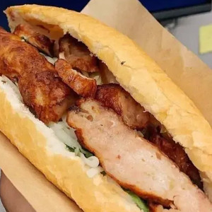 7. B&aacute;nh M&igrave; Nem Nướng