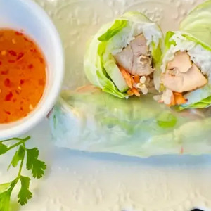 17. Gỏi Cuốn G&agrave; Nướng (2 pcs)